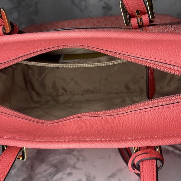 Michael Kors Jet Set Travel - Picture 6 of 7